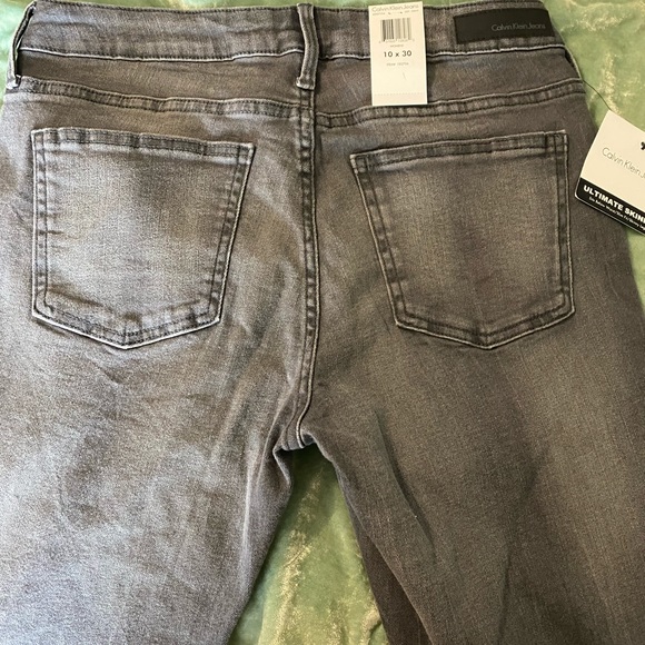 Women’s Calvin Klein jeans NWT - Picture 2 of 5